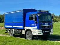 THW LKW mit Ladebordwand von MAN